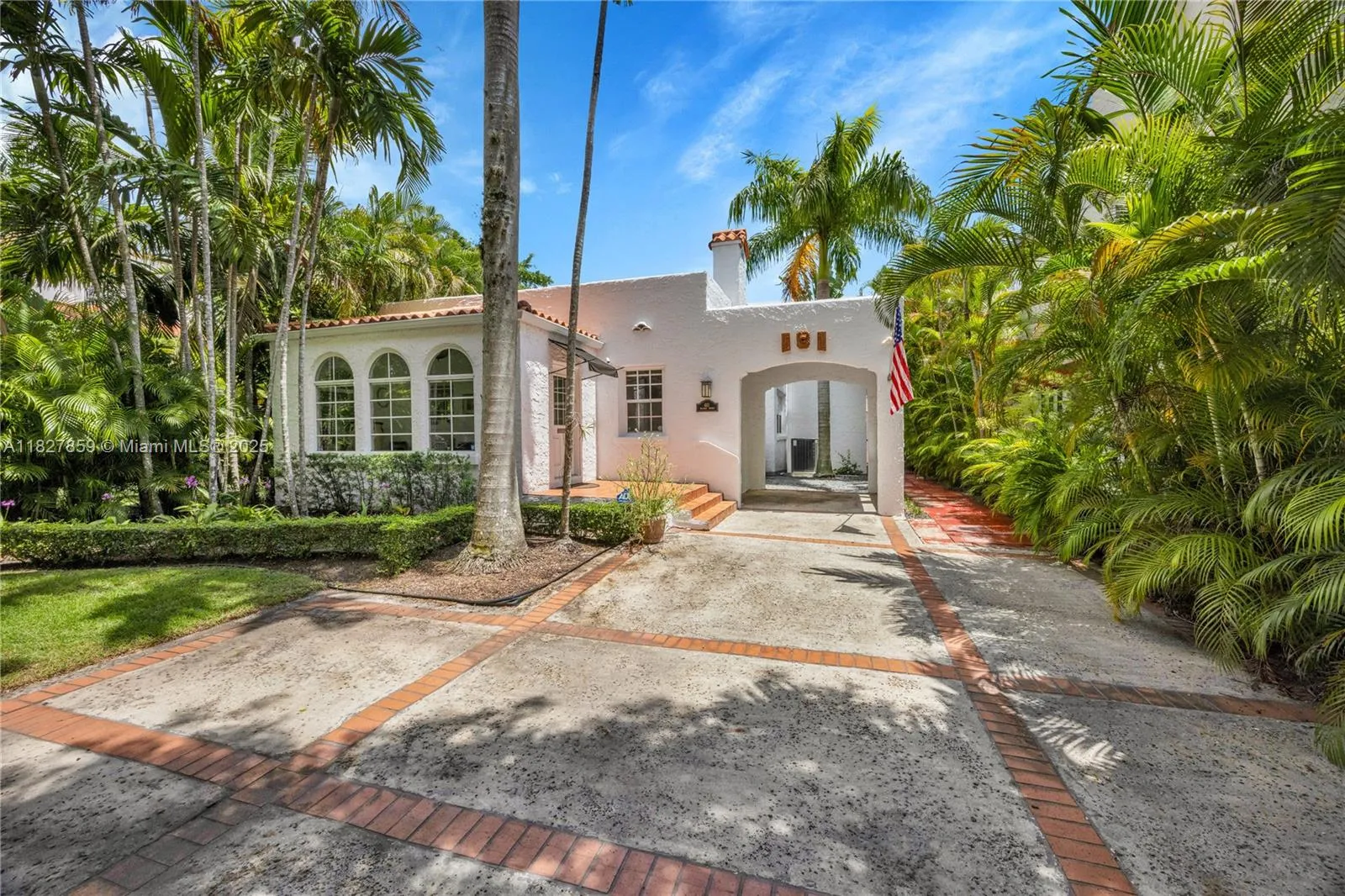 Coral Gables, Florida 33134, United States, 4 Bedrooms Bedrooms, ,4 BathroomsBathrooms,Residential,Active,157995