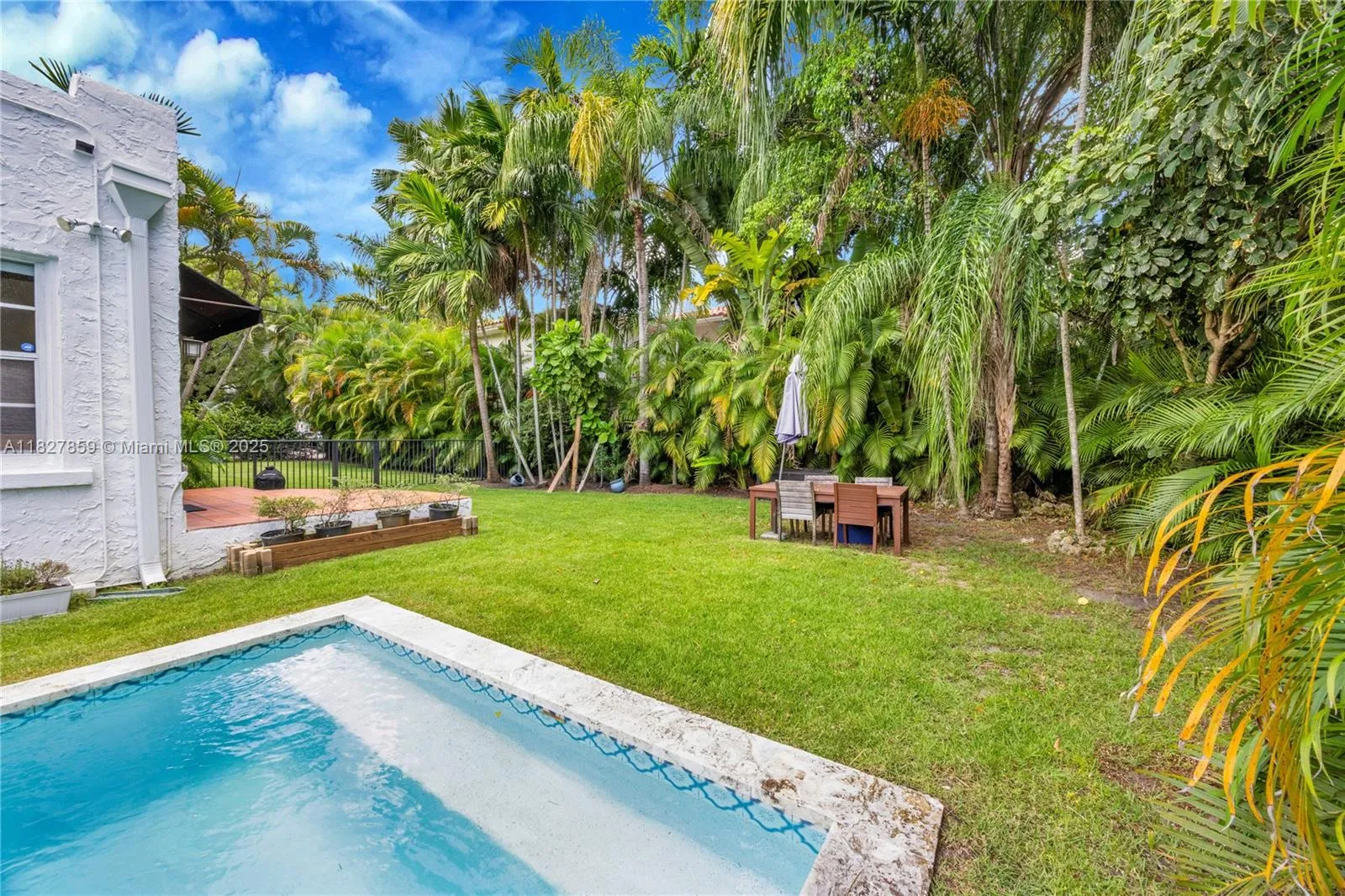 Coral Gables, Florida 33134, United States, 4 Bedrooms Bedrooms, ,4 BathroomsBathrooms,Residential,Active,157995