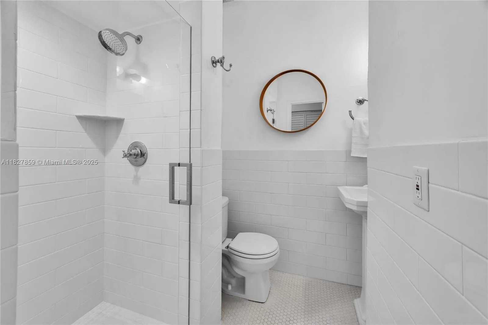 Coral Gables, Florida 33134, United States, 4 Bedrooms Bedrooms, ,4 BathroomsBathrooms,Residential,Active,157995