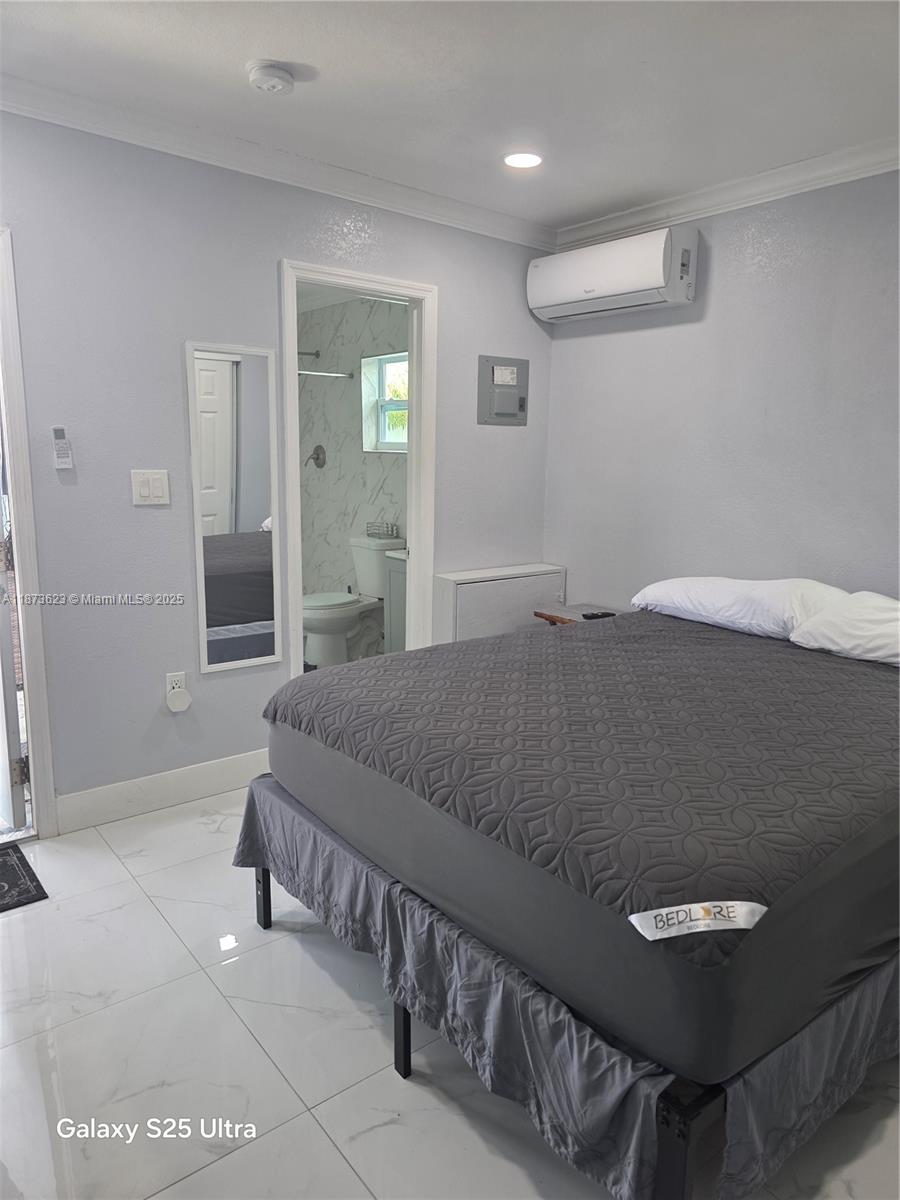Welcome to this well-appointed 1-bedroom, 1-bathroom efficiency apartment featuring a private entrance and dedicated parking. The unit comes fully furnished and includes all major utilities—water, electricity, and Wi-Fi—already built into the rent for added convenience.
Ideal for a comfortable and hassle-free living experience, this apartment provides everything you need in a clean, functional layout.
1 Bedroom / 1 Bathroom
Fully Furnished
Water, Light & Wi-Fi Included
Private Entrance
Parking Included
Perfect for individuals seeking a move-in ready space with privacy and convenience.