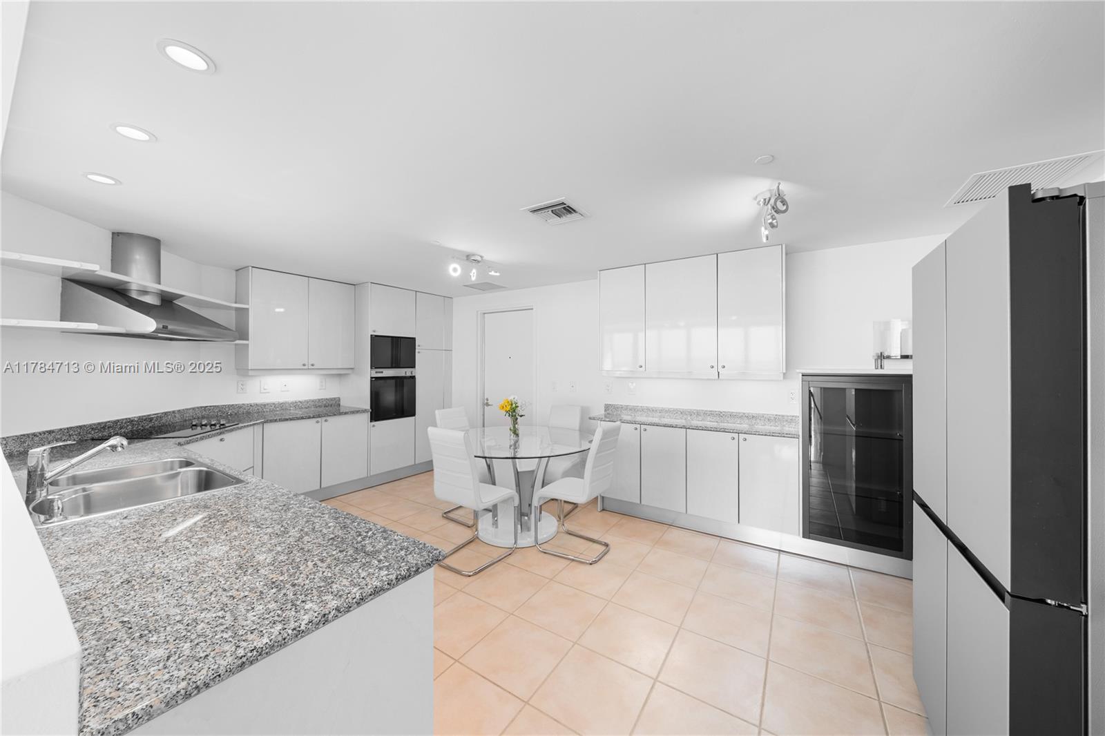 SANTA MARIA CONDO - Residential