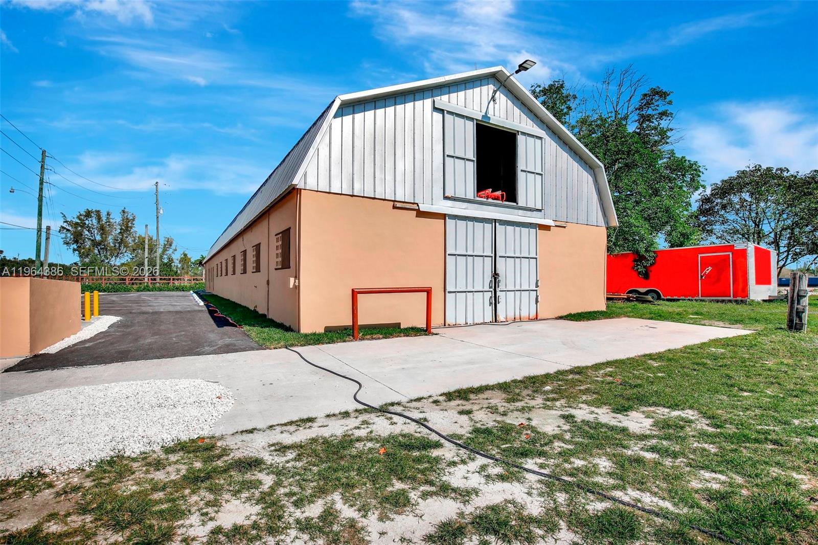 COUNTRY CLUB RANCHES SEC - Residential