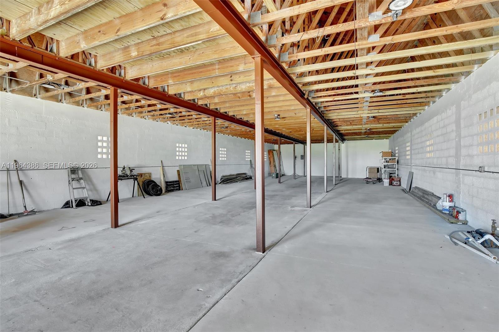 COUNTRY CLUB RANCHES SEC - Residential