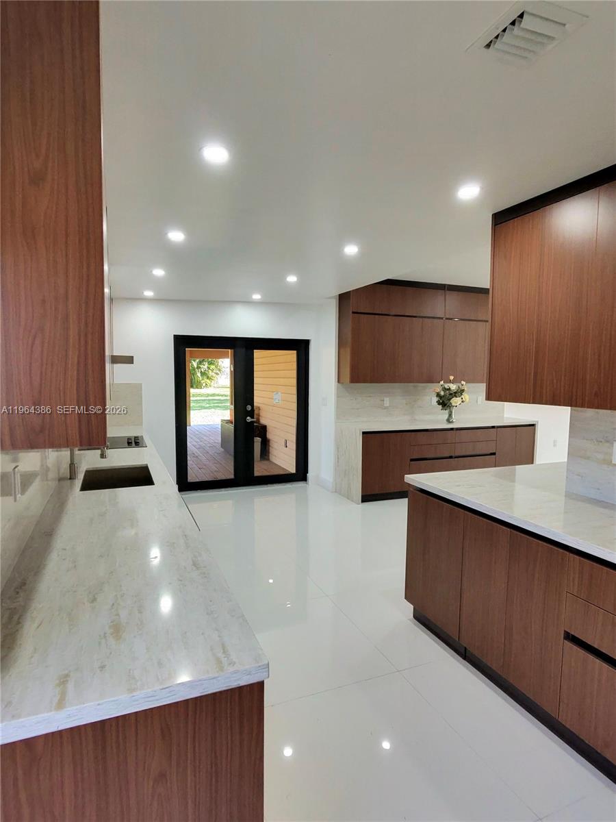 COUNTRY CLUB RANCHES SEC - Residential