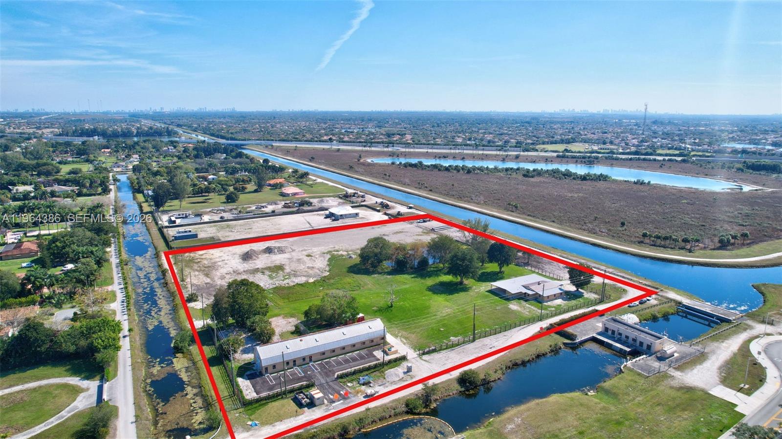 COUNTRY CLUB RANCHES SEC - Residential