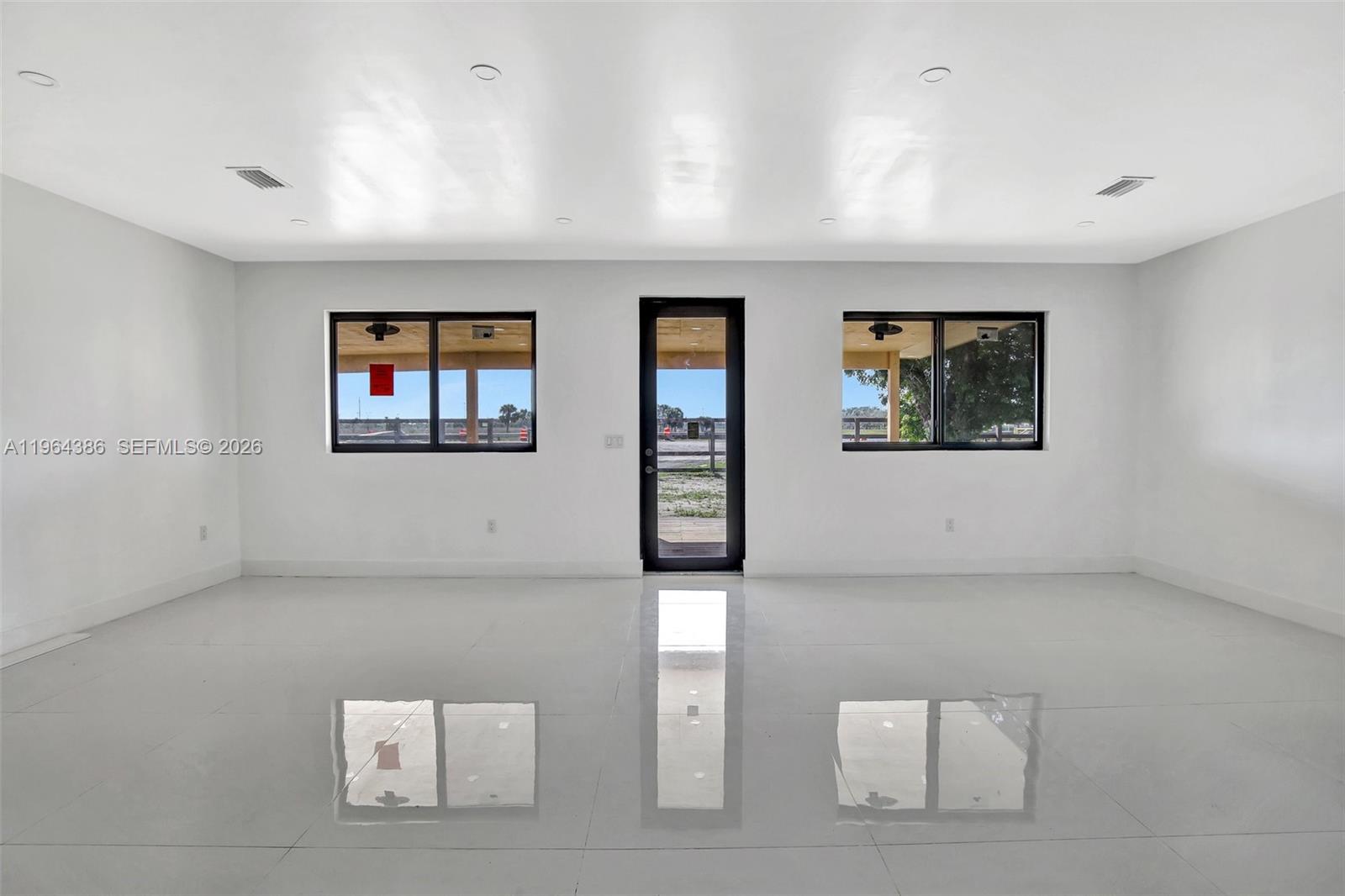 COUNTRY CLUB RANCHES SEC - Residential