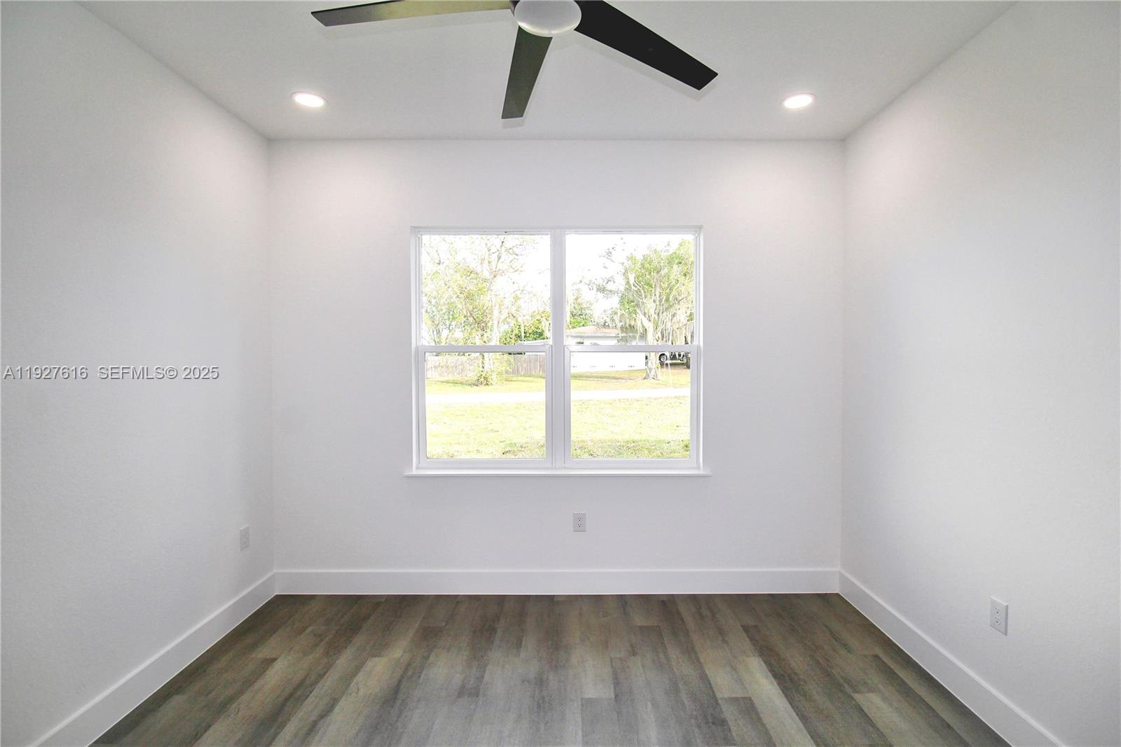 AVON PARK LAKES - Residential