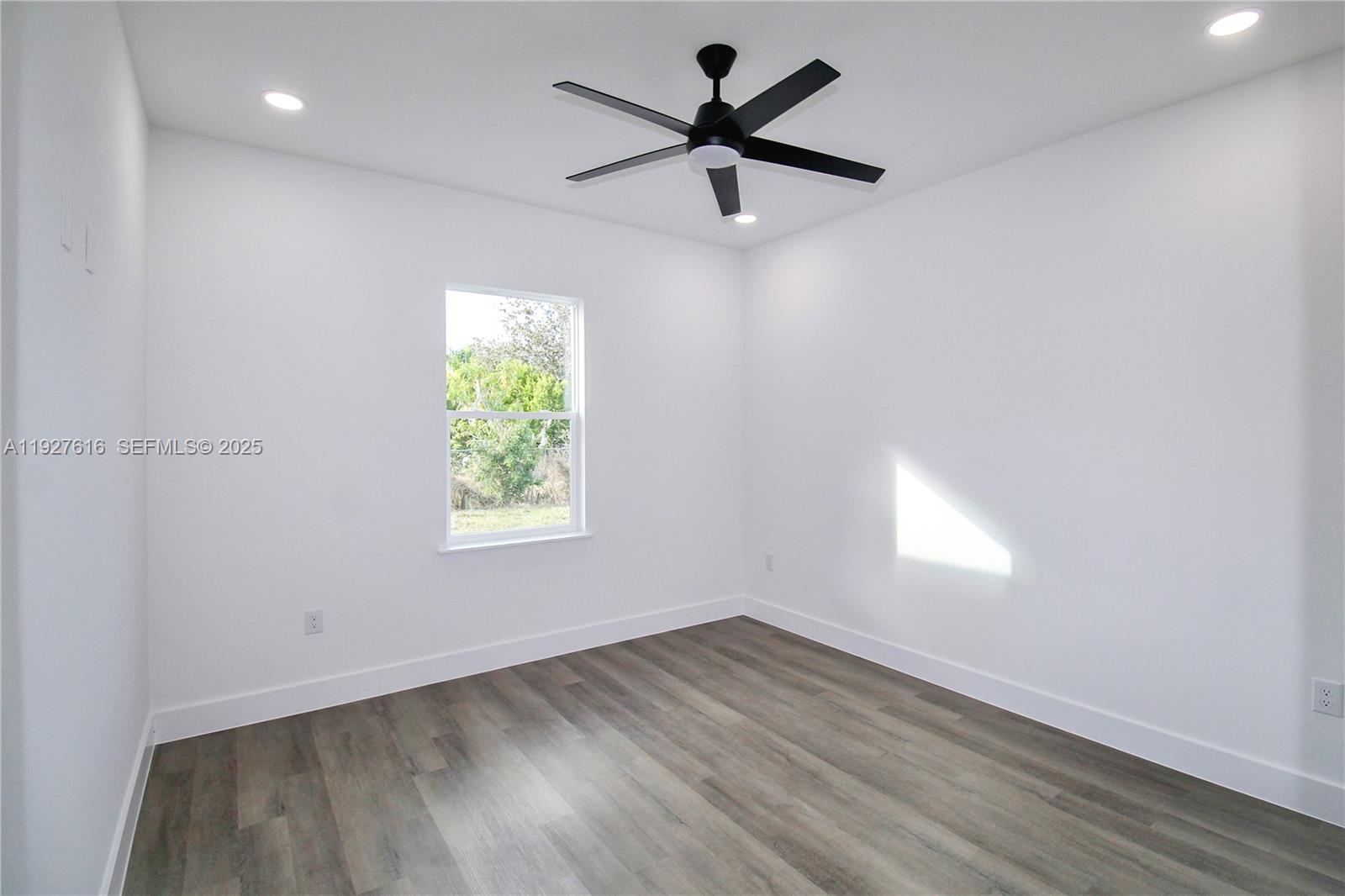 AVON PARK LAKES - Residential