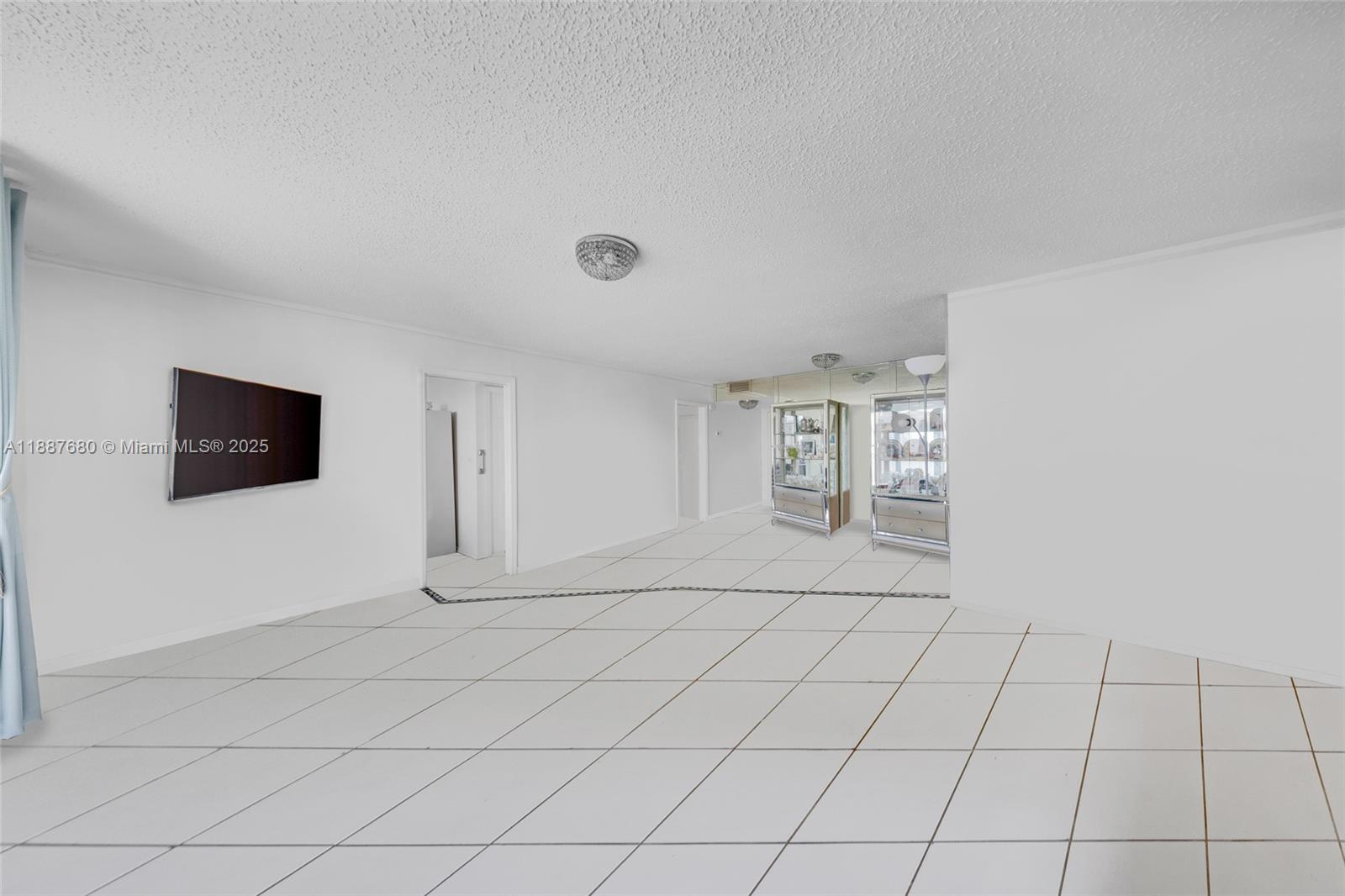 COMMODORE PLAZA CONDO - Residential