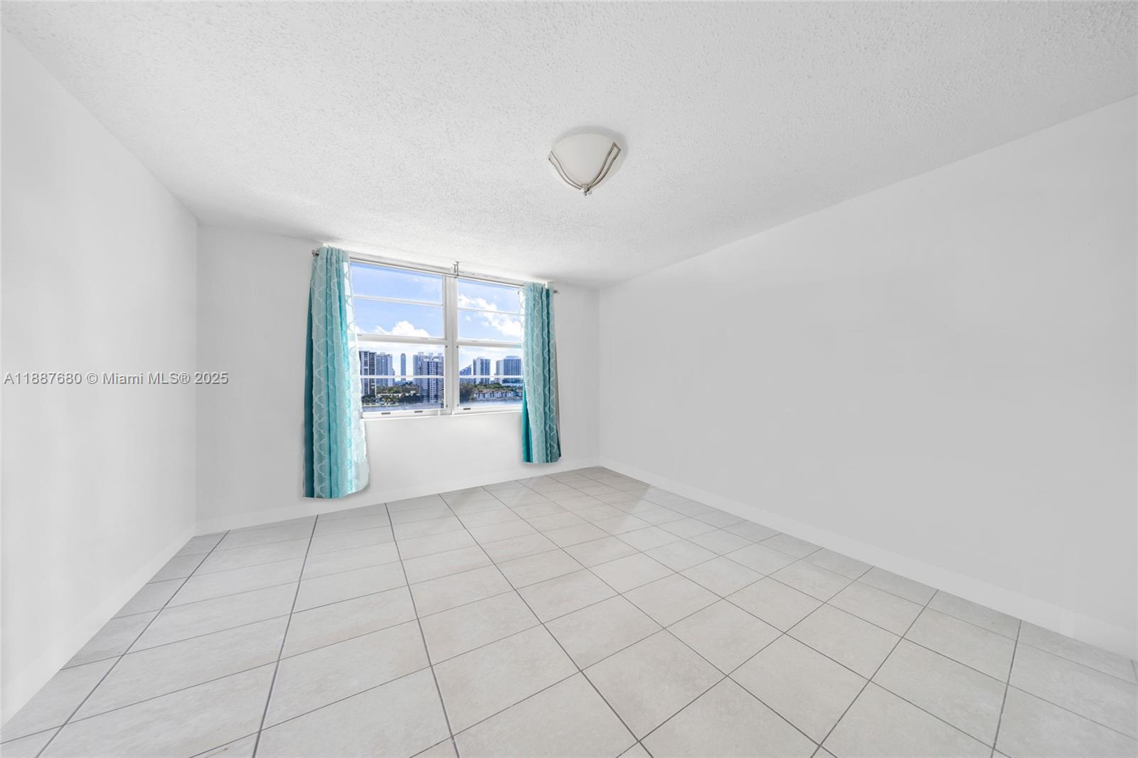 COMMODORE PLAZA CONDO - Residential