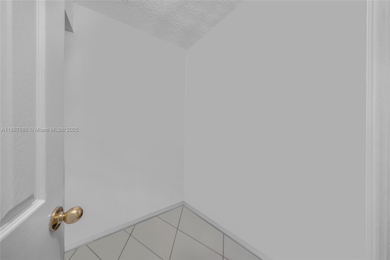 COMMODORE PLAZA CONDO - Residential