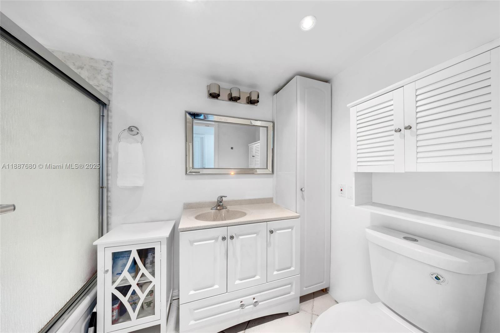 COMMODORE PLAZA CONDO - Residential