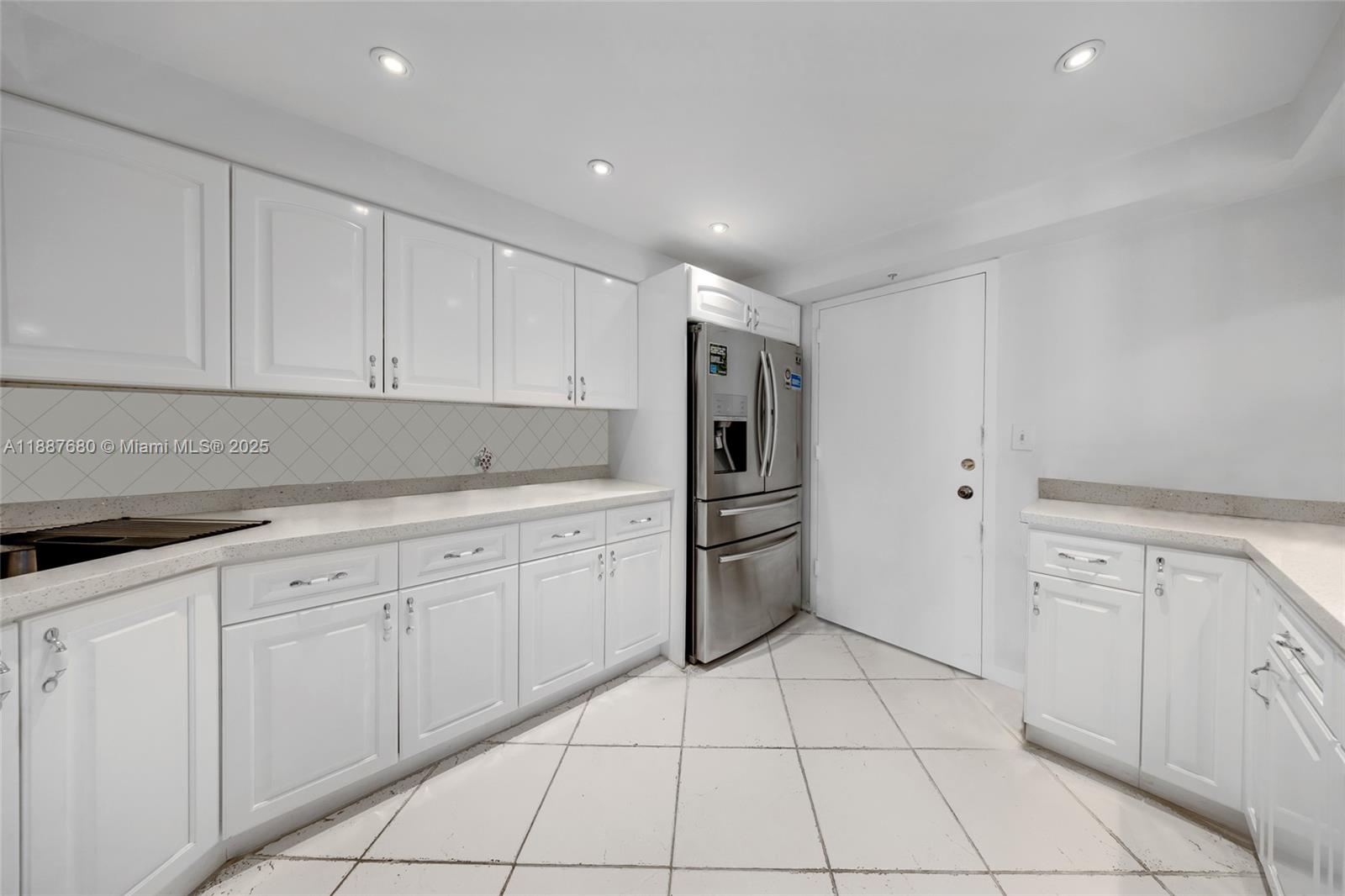 COMMODORE PLAZA CONDO - Residential