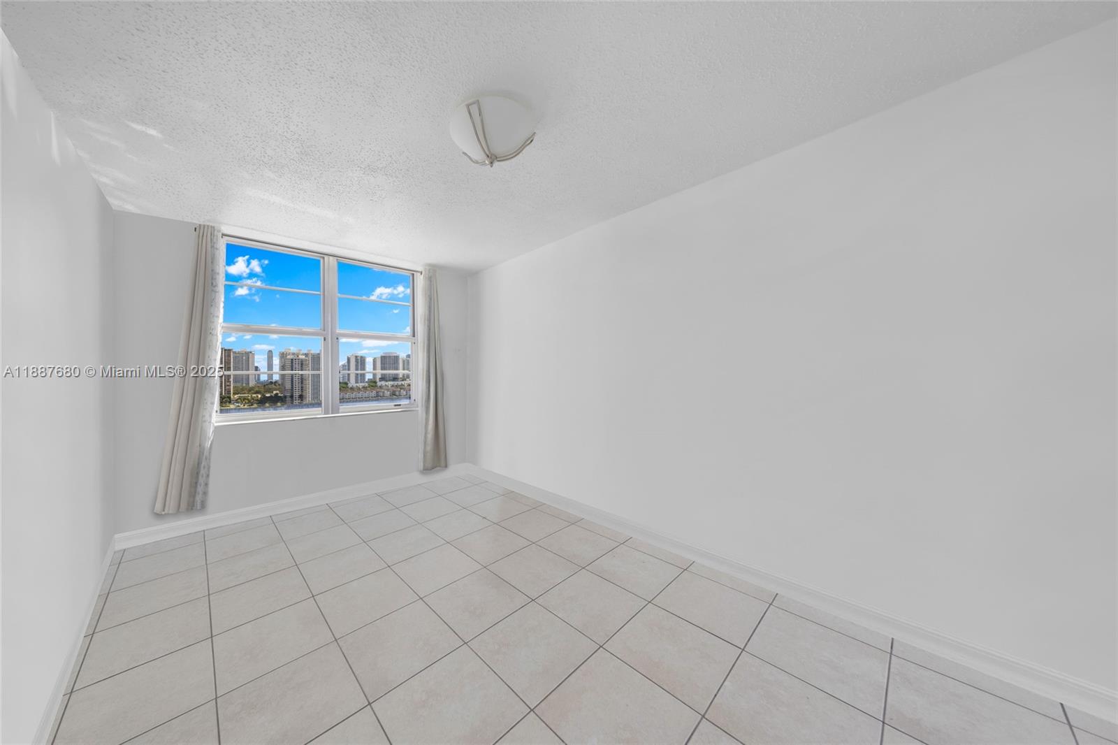 COMMODORE PLAZA CONDO - Residential