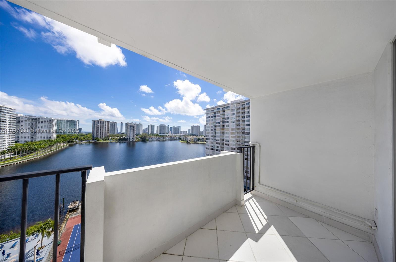 COMMODORE PLAZA CONDO - Residential