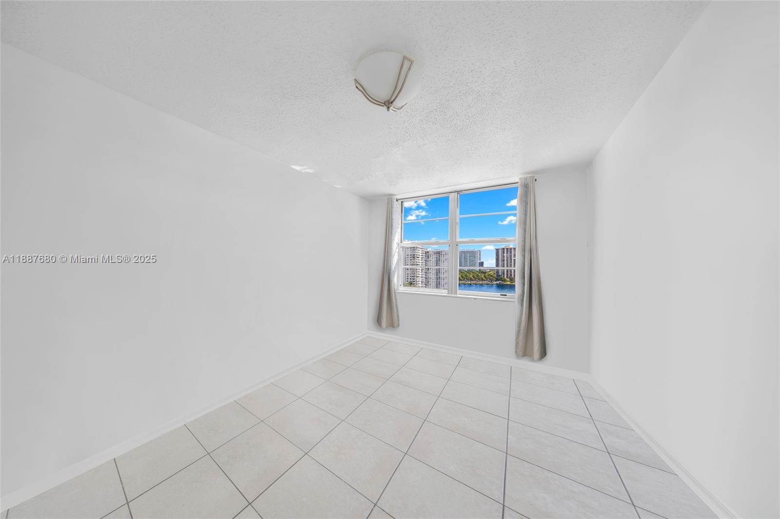 COMMODORE PLAZA CONDO - Residential