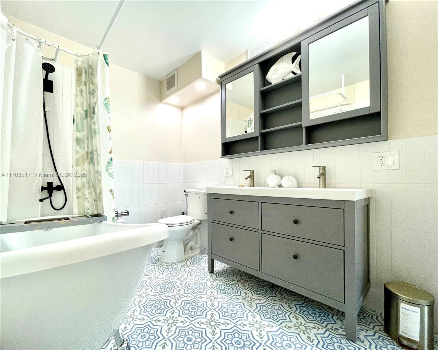 CHELSEA BAYVIEW CONDO - Residential