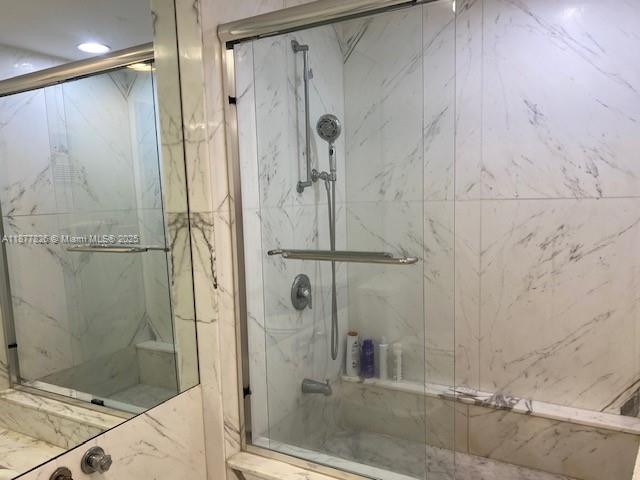 COMMODORE CLUB SOUTH COND - Residential Lease