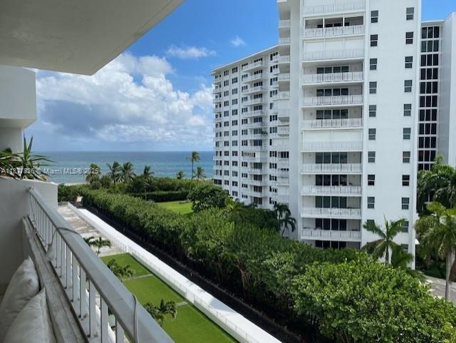 Bright and sunny apartment with beach and garden views! Enjoy the peace and quiet of this beautiful beachfront condo! unfurnished , yearly rental and looking for a long term tenant! Ceramic tile in the living areas and carpet in the bedrooms. Lots of windows allow for bright sunlight! This condo offers security, lobby attendant, great gym, wonderful pool area and is just a few steps to the beach.
Option to buy some of the furnishings directly from the current tenant!
Easy to show!