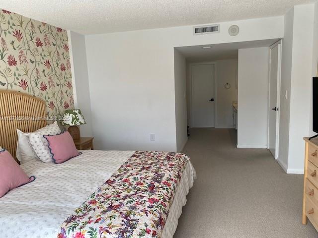 COMMODORE CLUB SOUTH COND - Residential Lease