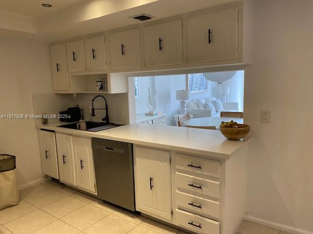 COMMODORE CLUB SOUTH COND - Residential Lease