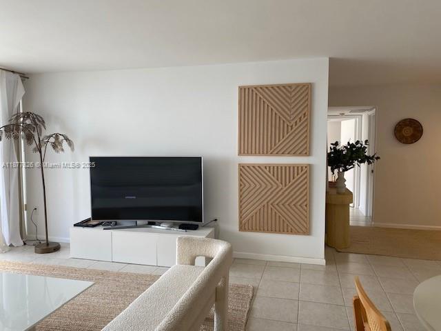 COMMODORE CLUB SOUTH COND - Residential Lease