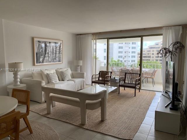 COMMODORE CLUB SOUTH COND - Residential Lease