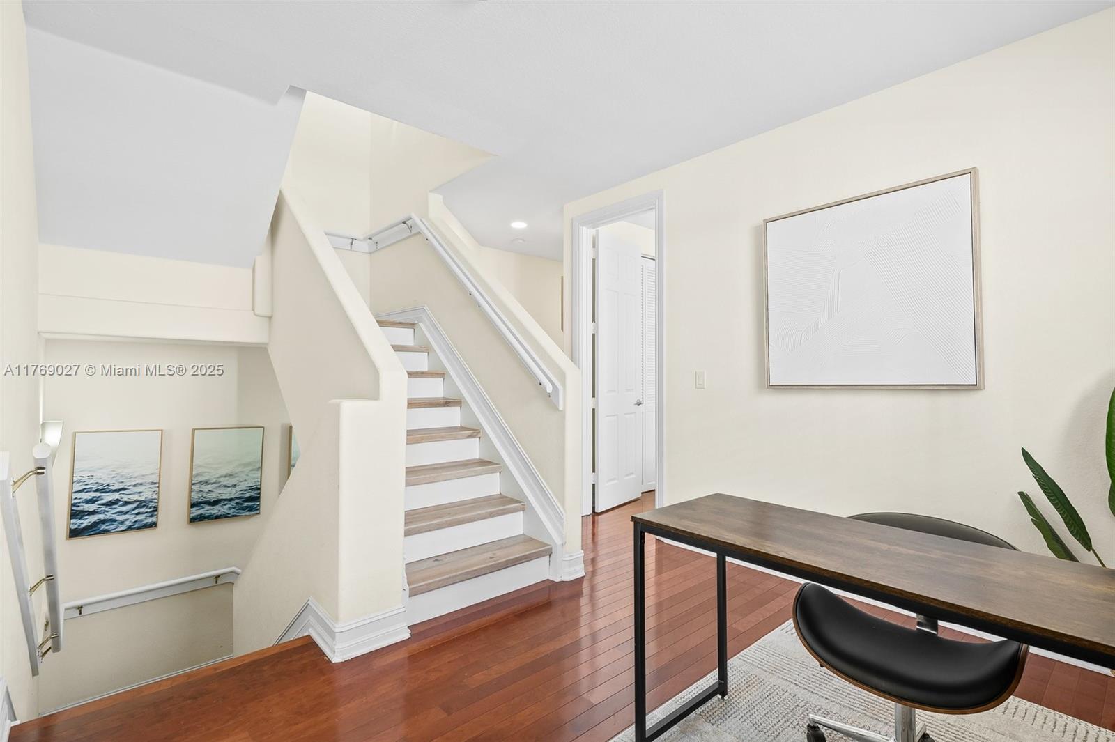 SAILBOAT BEND - Residential