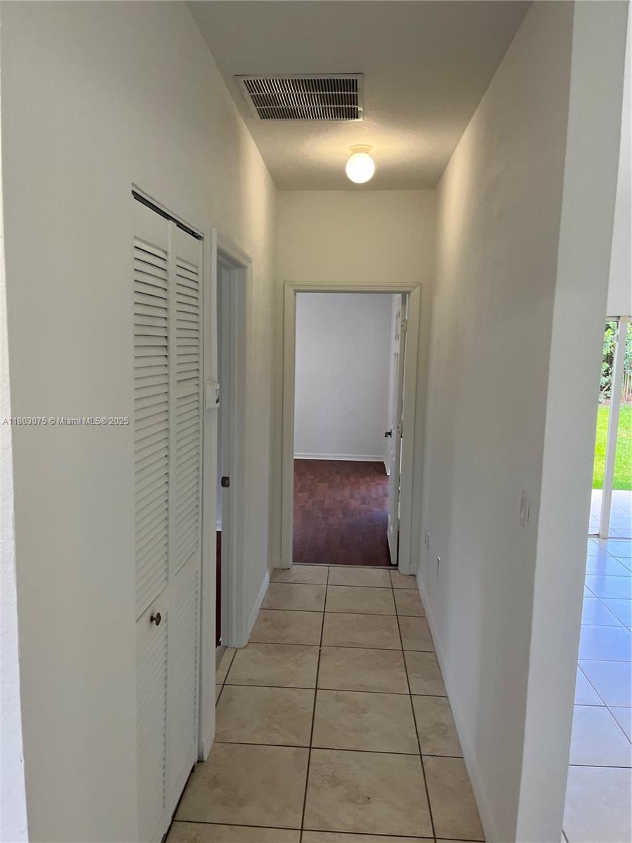 ESTATE MANSIONS - Residential Lease