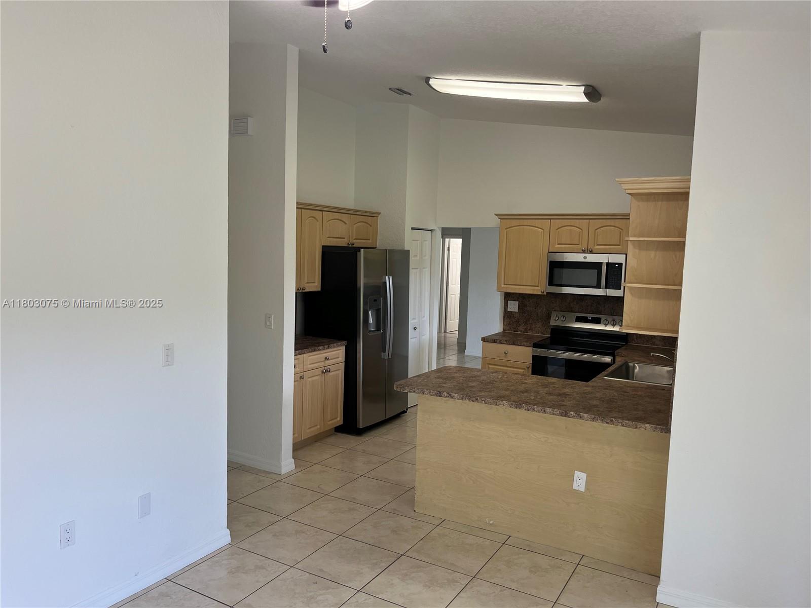 ESTATE MANSIONS - Residential Lease