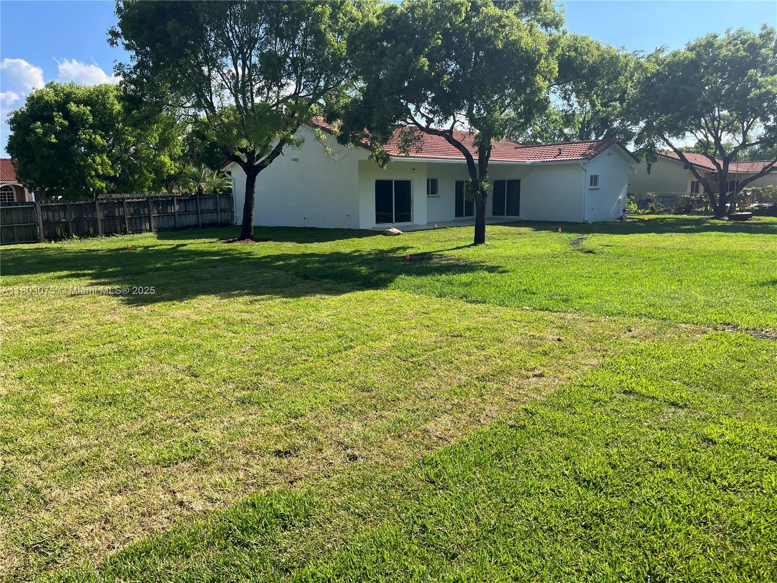 ESTATE MANSIONS - Residential Lease