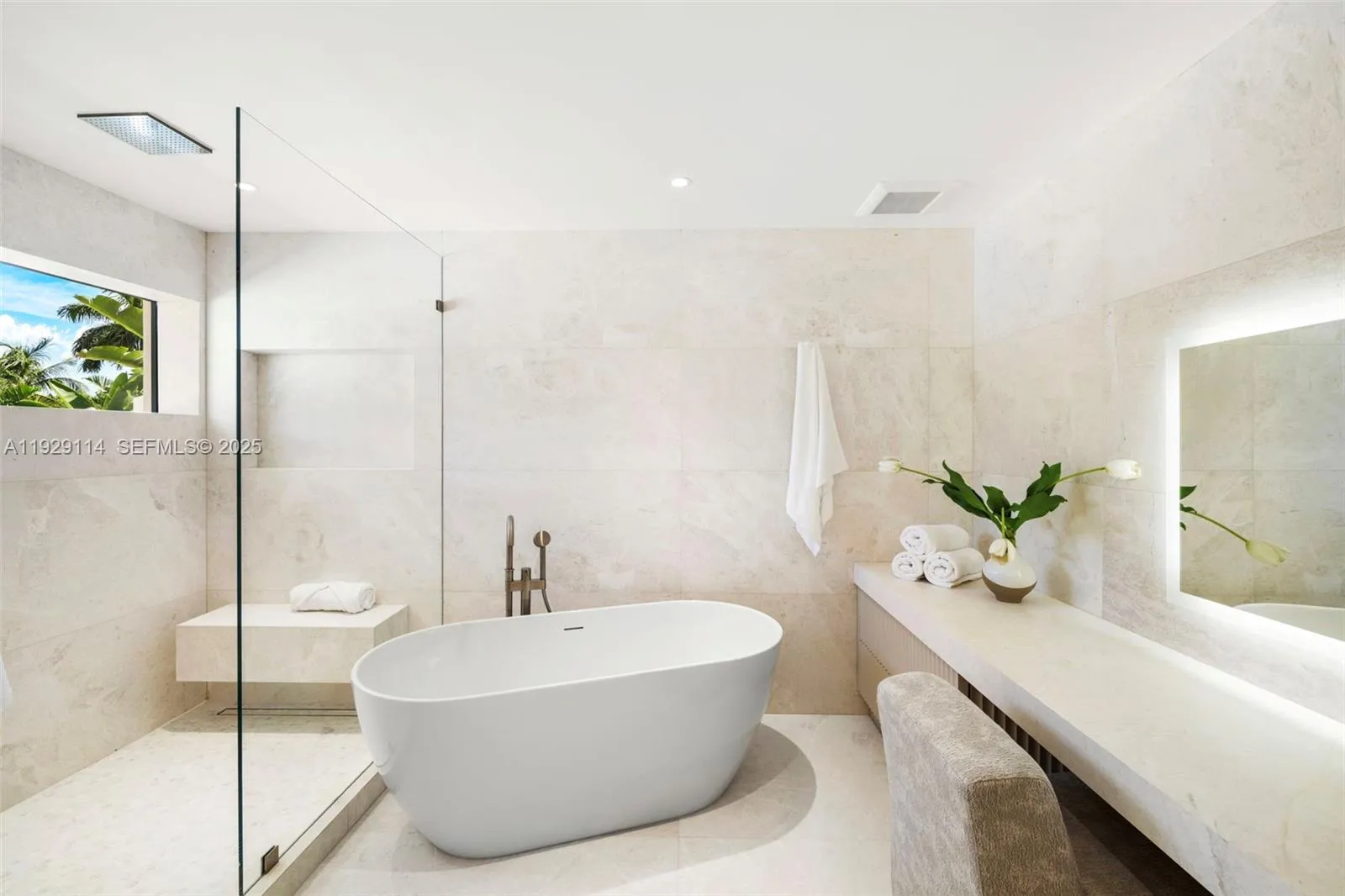 Miami, Florida 33133, United States, 4 Bedrooms Bedrooms, ,4 BathroomsBathrooms,Residential,Active,253931