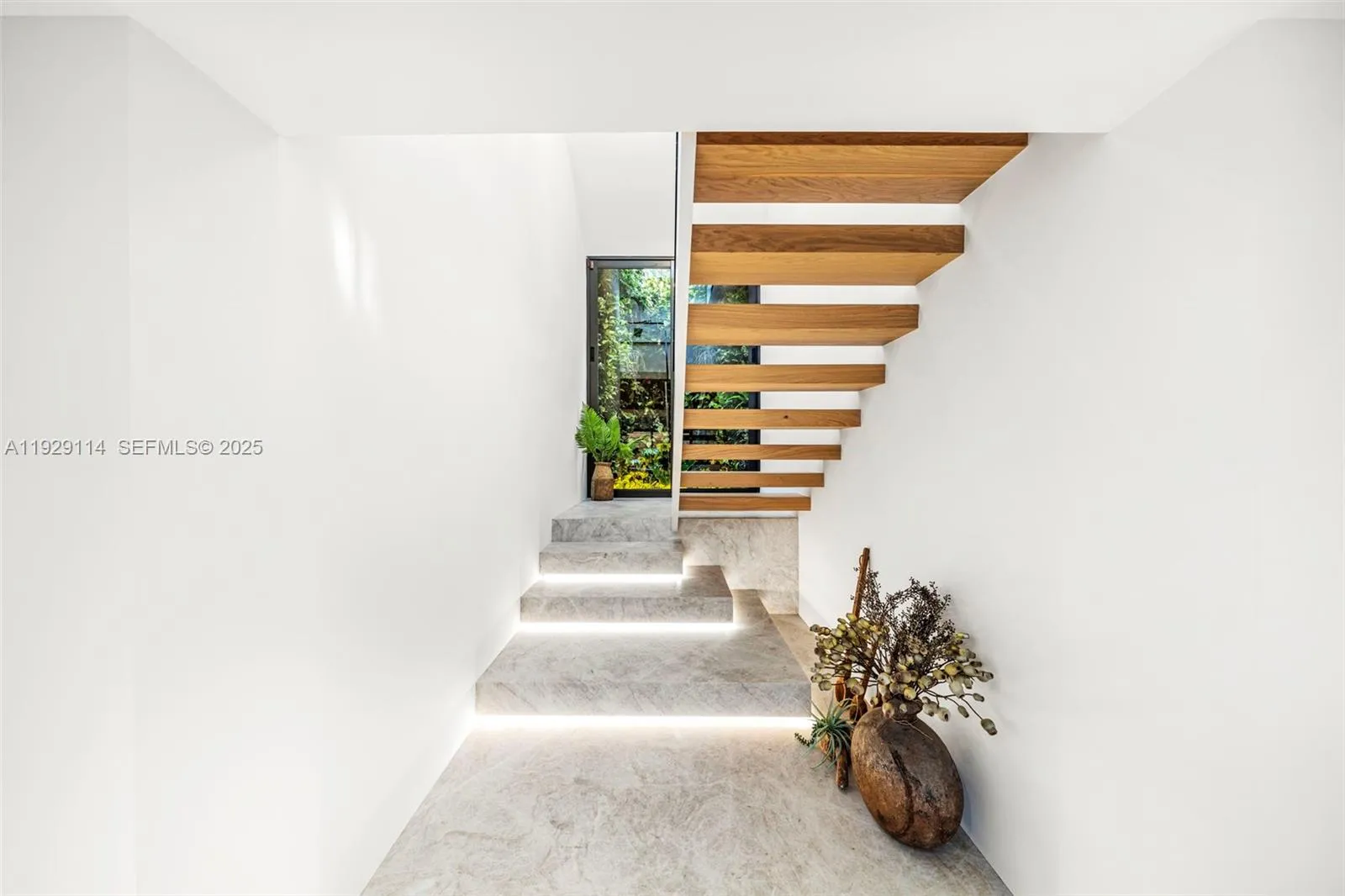 Miami, Florida 33133, United States, 4 Bedrooms Bedrooms, ,4 BathroomsBathrooms,Residential,Active,253931