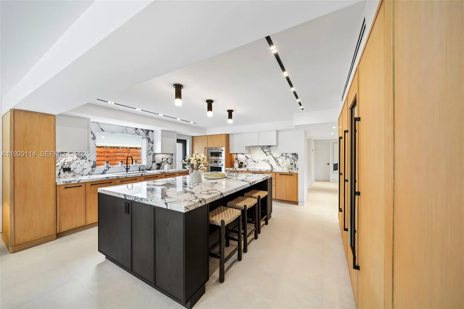 Miami, Florida 33133, United States, 4 Bedrooms Bedrooms, ,4 BathroomsBathrooms,Residential,Active,253931