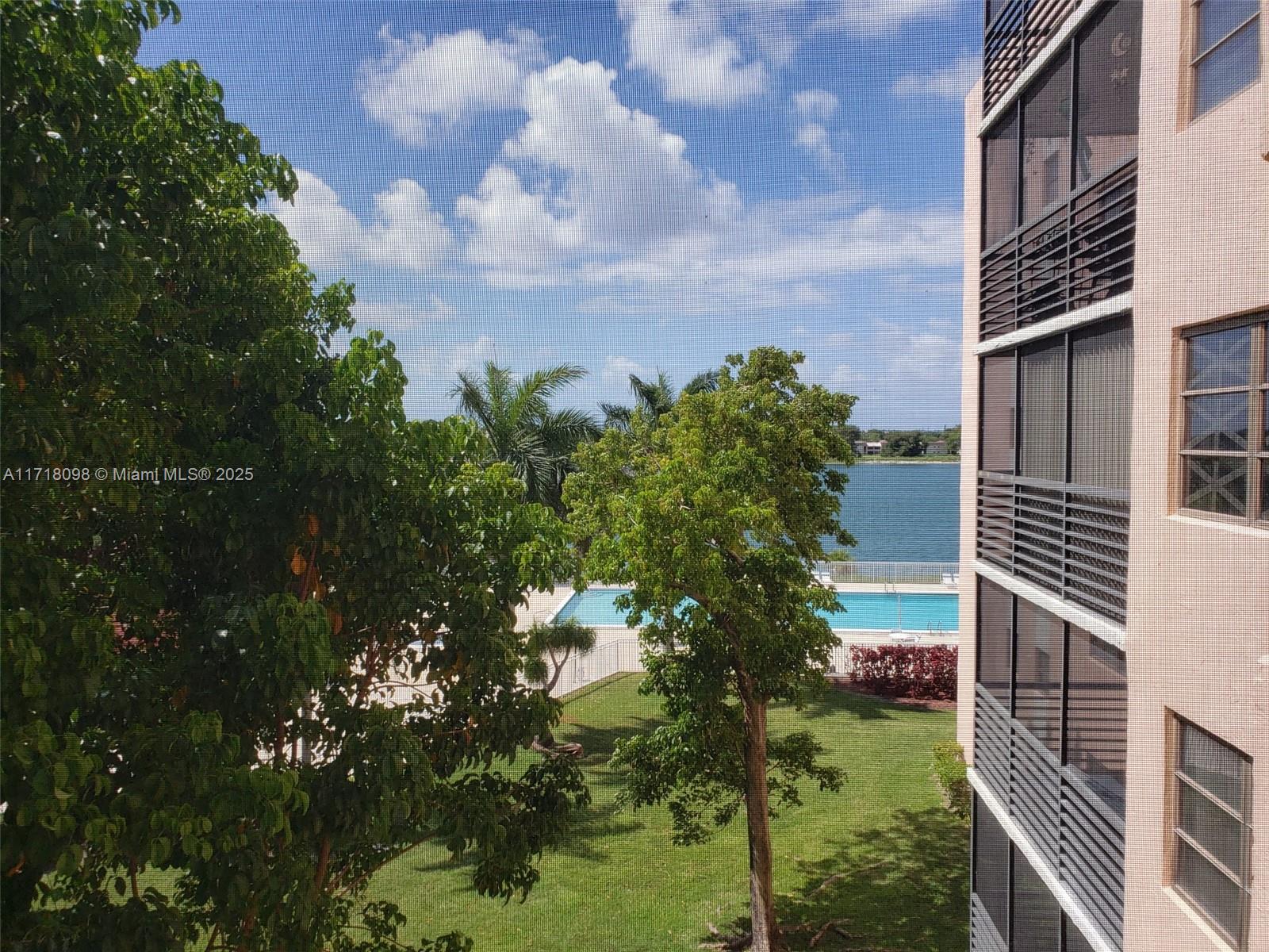 Property for Sale at 20840 San Simeon Way 403, Miami, Broward County, Florida - Bedrooms: 1 
Bathrooms: 2  - $193,000