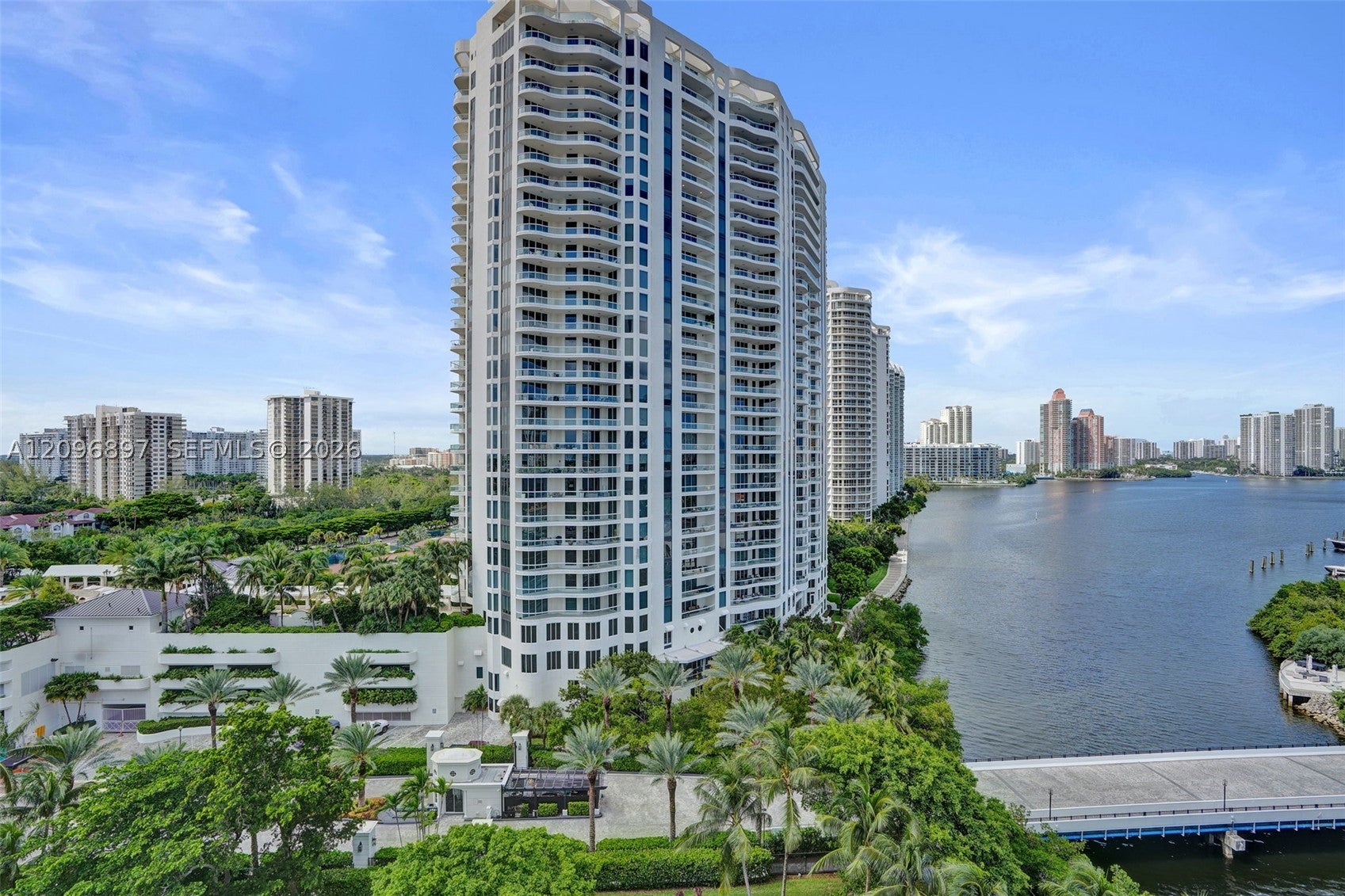 4000 Island Blvd 1205