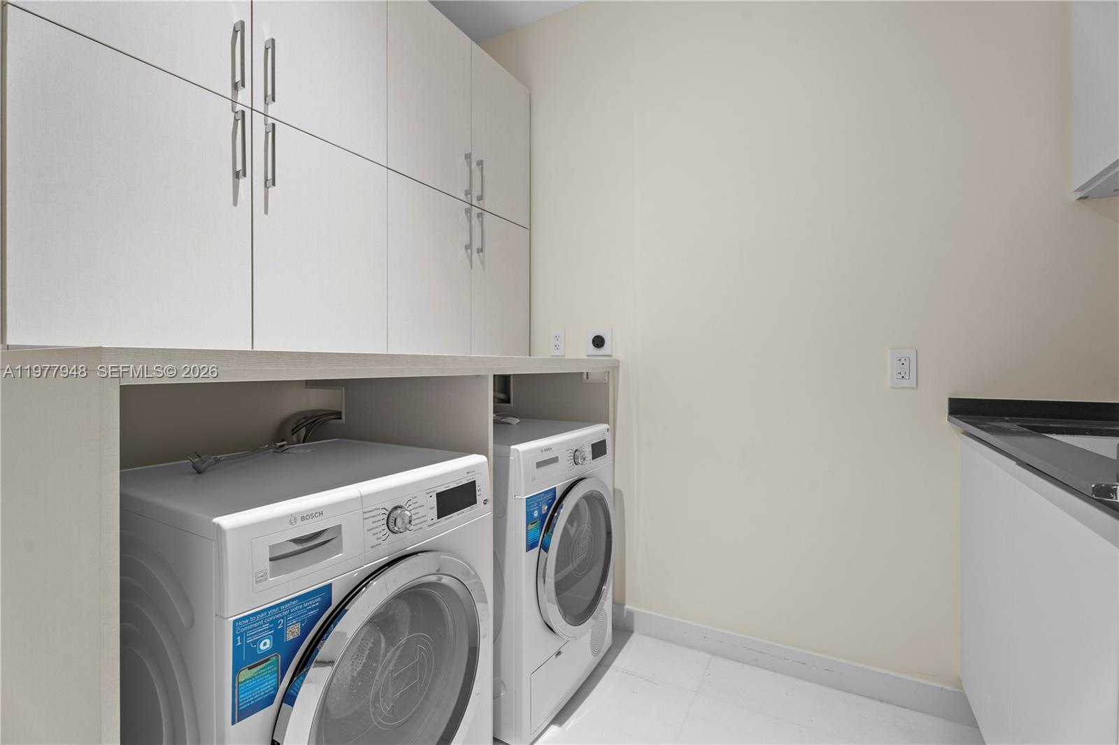 ASTON MARTIN RESIDENCES - Residential