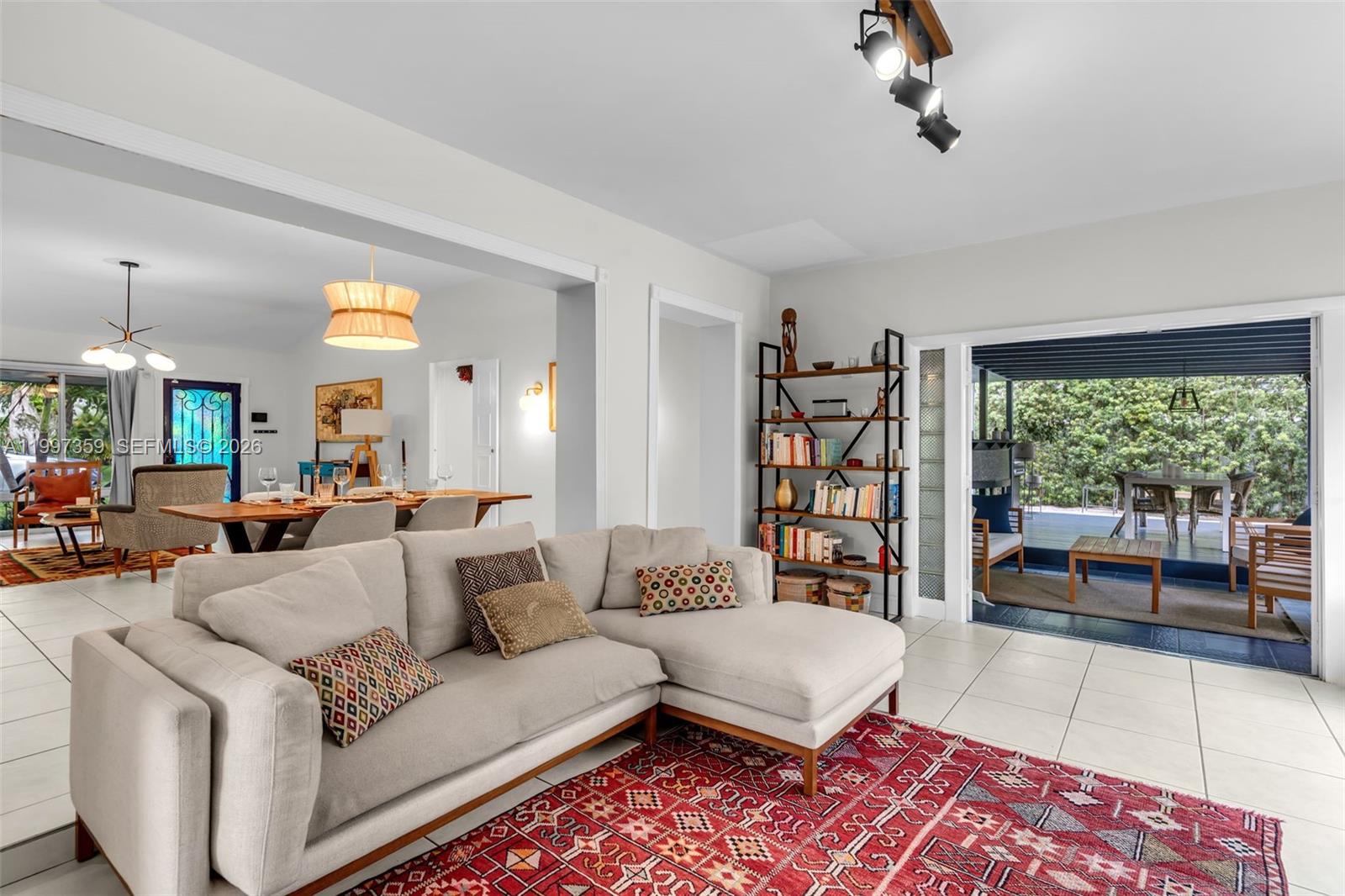 GLENDALE MANOR - Residential