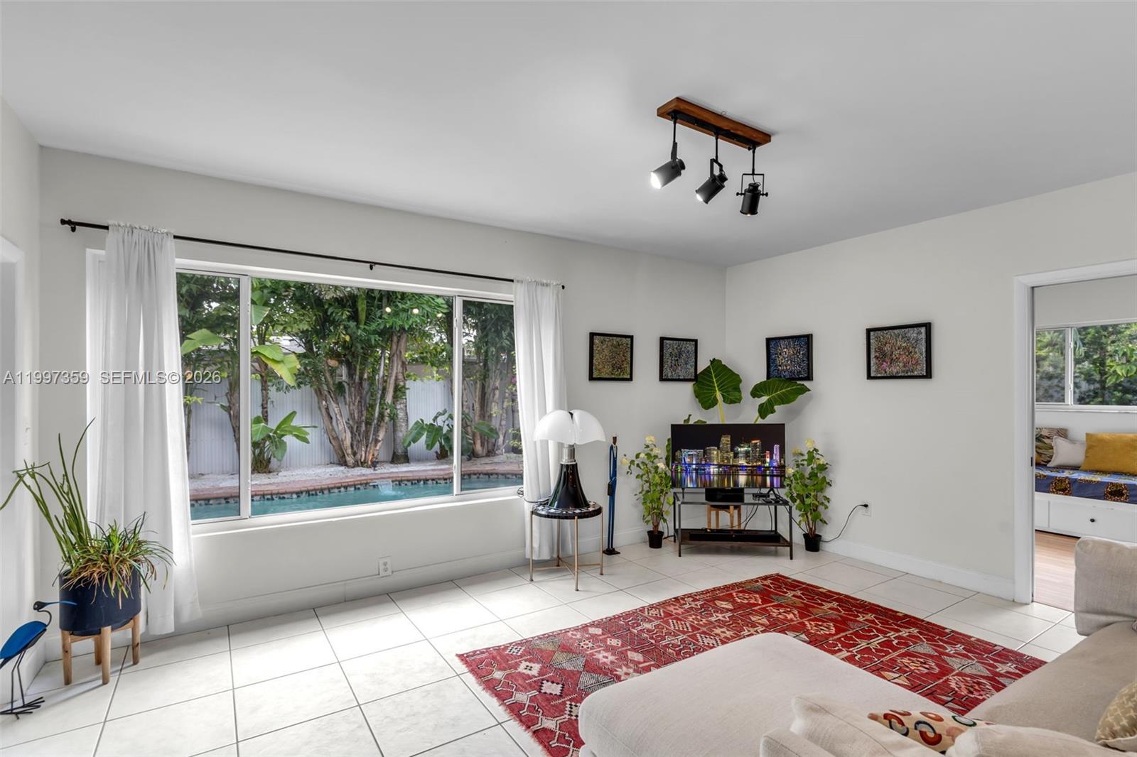 GLENDALE MANOR - Residential