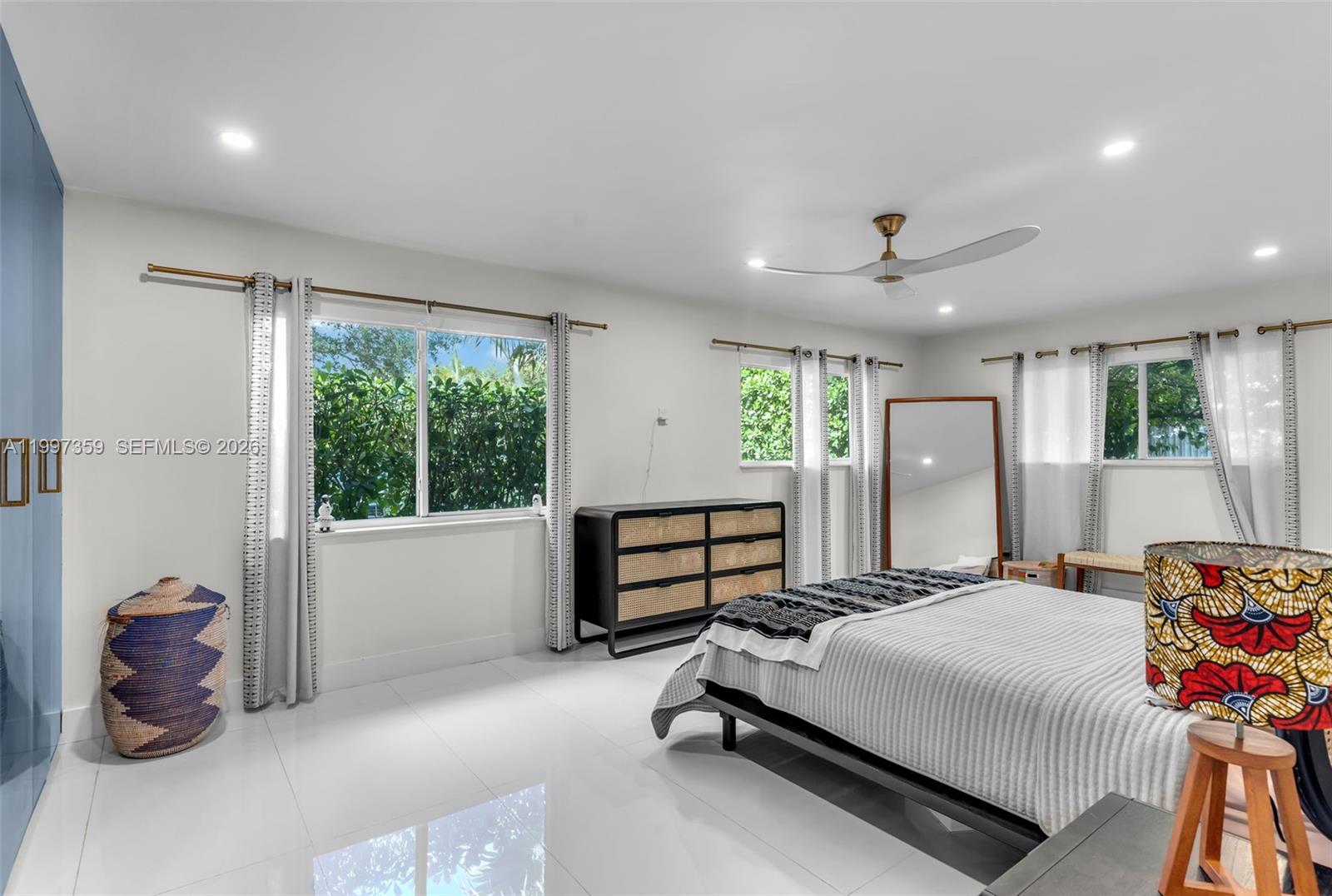 GLENDALE MANOR - Residential