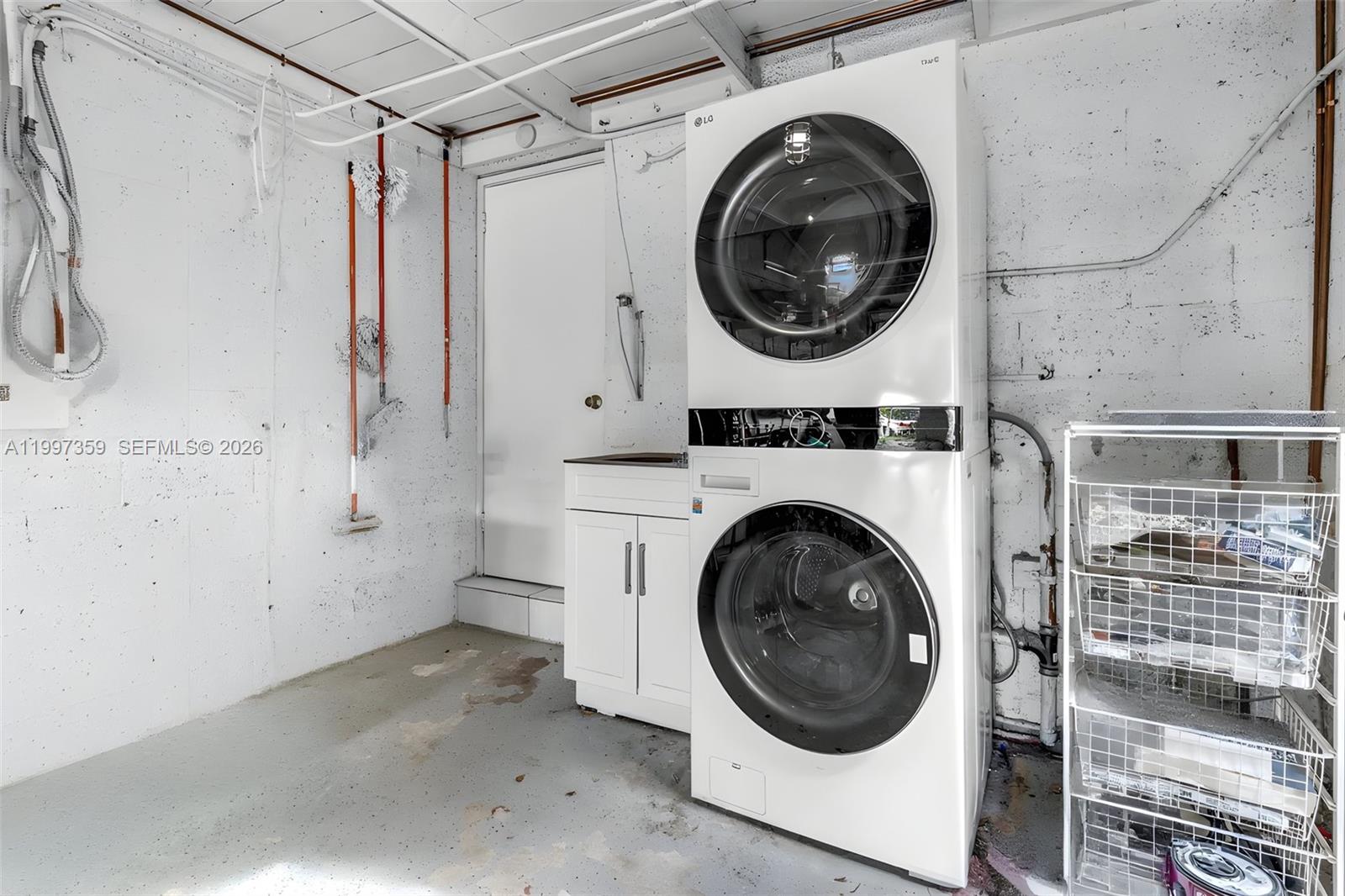 GLENDALE MANOR - Residential