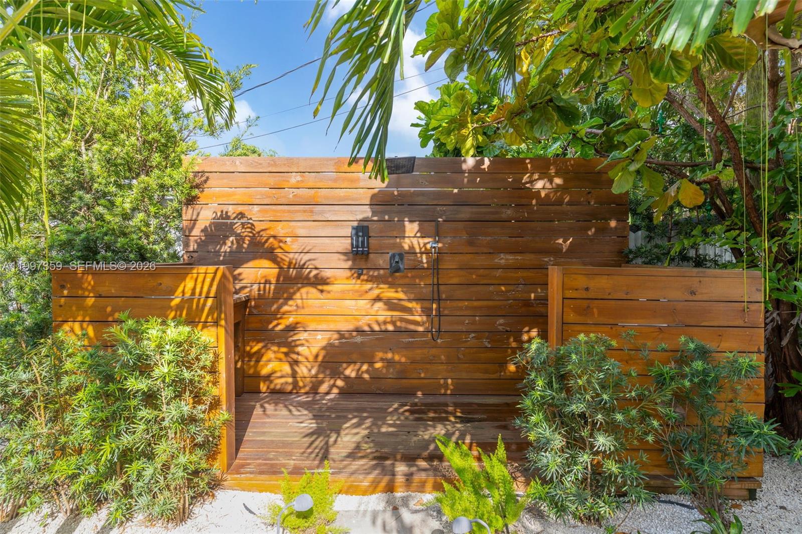 GLENDALE MANOR - Residential