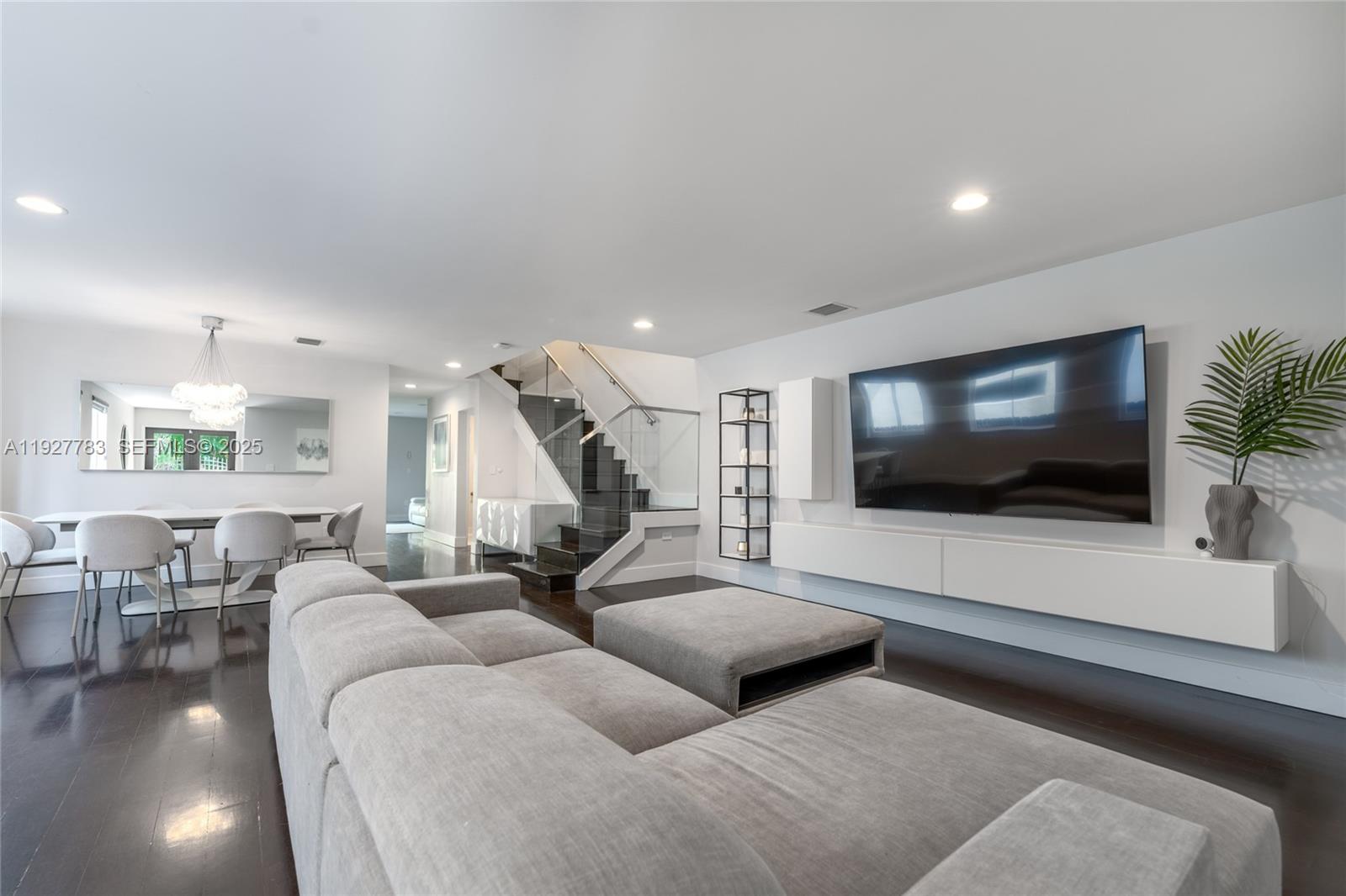 ORANGE POUNDS SUB OF PENT - Residential Lease