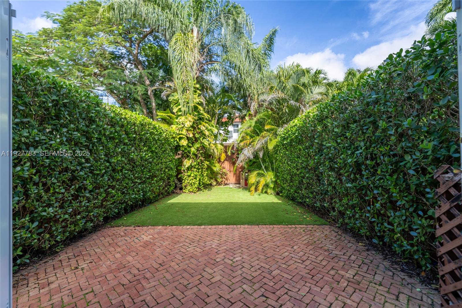 ORANGE POUNDS SUB OF PENT - Residential Lease