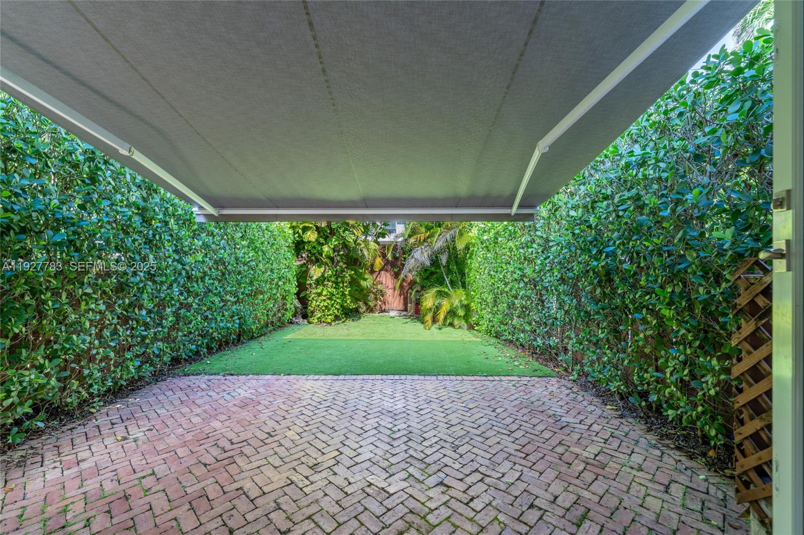 ORANGE POUNDS SUB OF PENT - Residential Lease