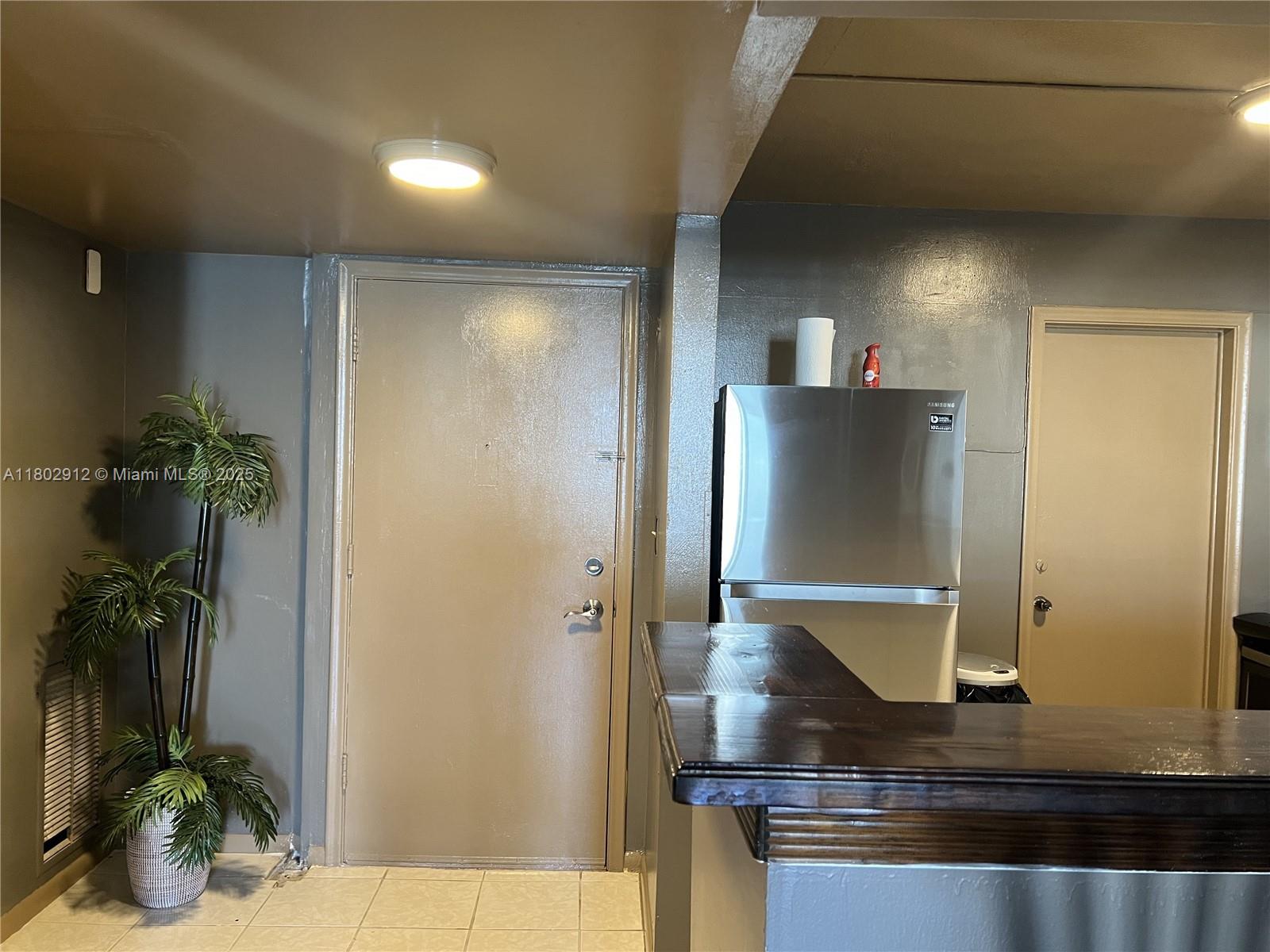 IMPERIAL TOWERS CONDO - Residential