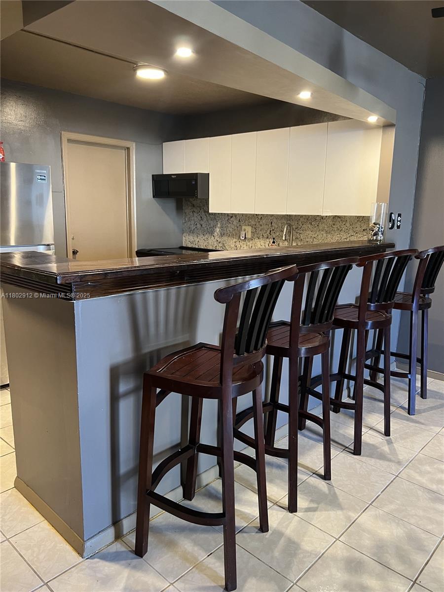 IMPERIAL TOWERS CONDO - Residential