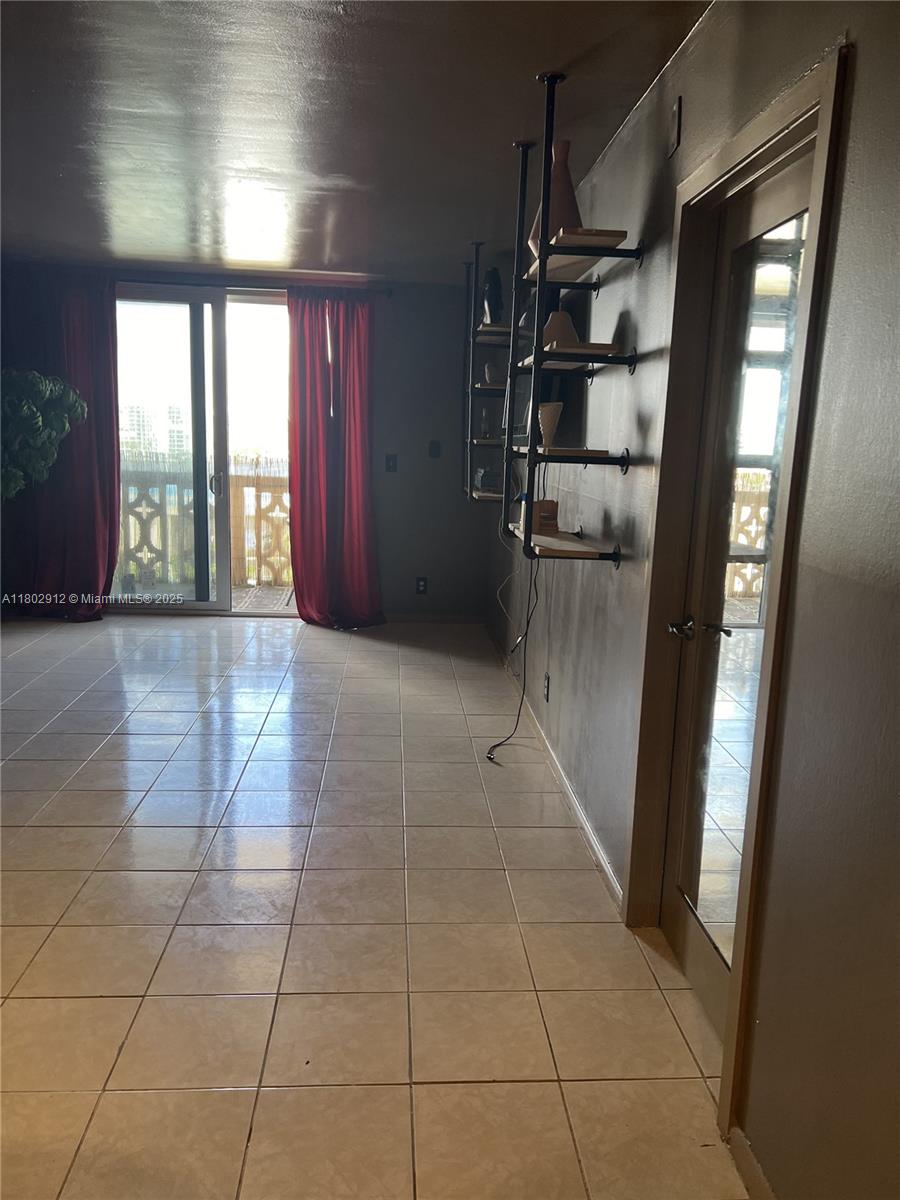 IMPERIAL TOWERS CONDO - Residential