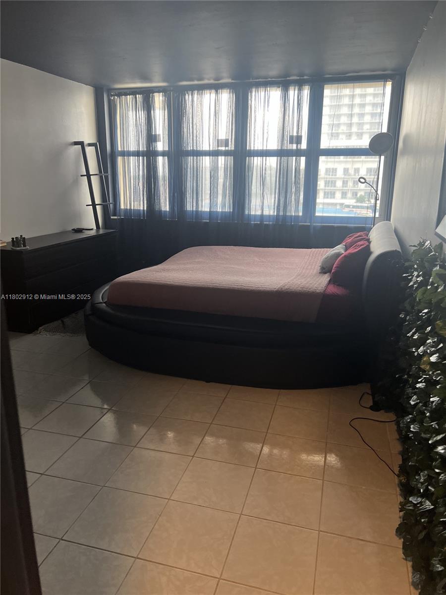 IMPERIAL TOWERS CONDO - Residential