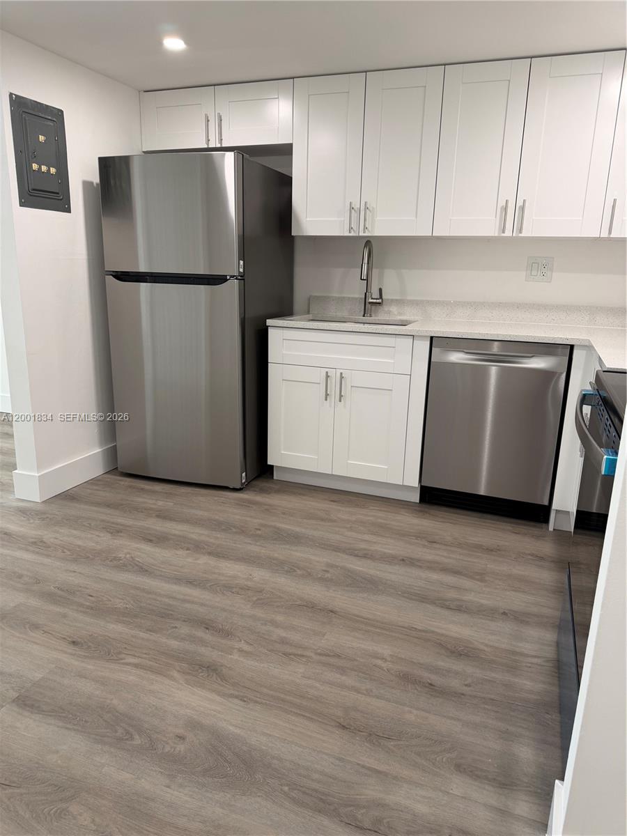 BUILDING SIX OF RACQUET C - Residential Lease